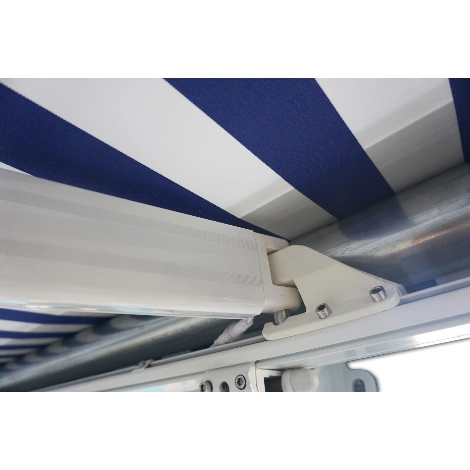 Home Deluxe LED-Vollkassettenmarkise Elos V2 Inkl. Sensor, Marineblau-weiß - 350 X 250 Cm 4 Home Deluxe LED-Vollkassettenmarkise Elos V2 Inkl. Sensor, Marineblau-weiß - 350 X 250 Cm – Bild 4