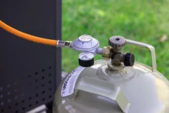 Landmann Druckminderer DE 50mbar Grau Inkl. Schlauchbruchsicherung -Buschbeck Geschäft 2309717000 prod 004 scaled